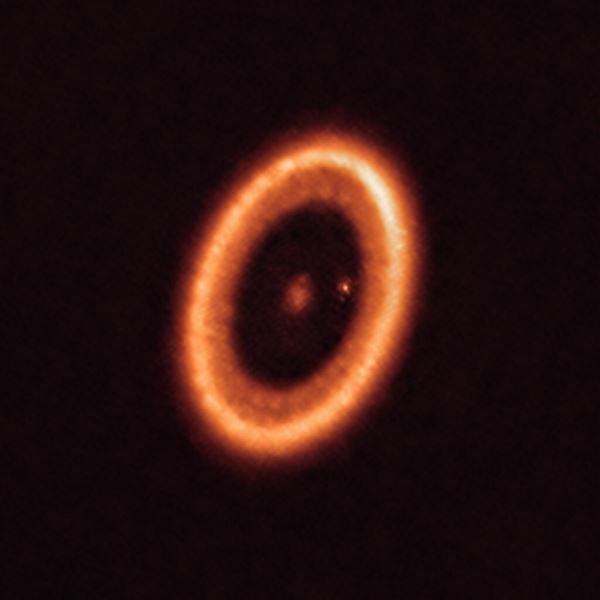 ALMA сфотографировал околопланетный диск