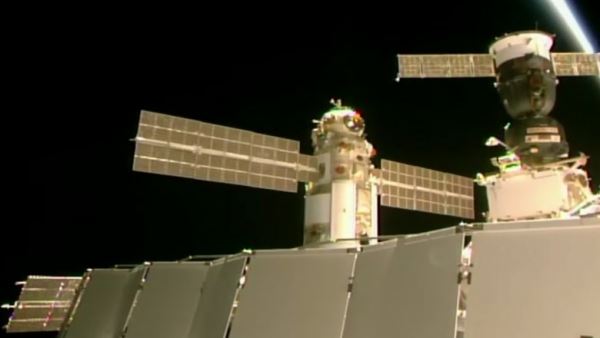 Внезапное включение двигателей российского модуля «Наука» развернуло МКС