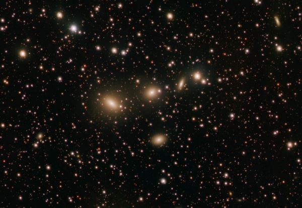 VST сфотографировал квартет галактик