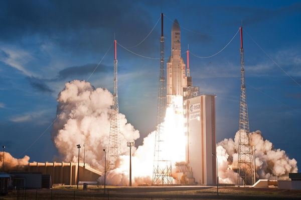 Ракета Ariane 5 вывела на орбиту первый в мире перепрограммируемый коммерческий спутник связи